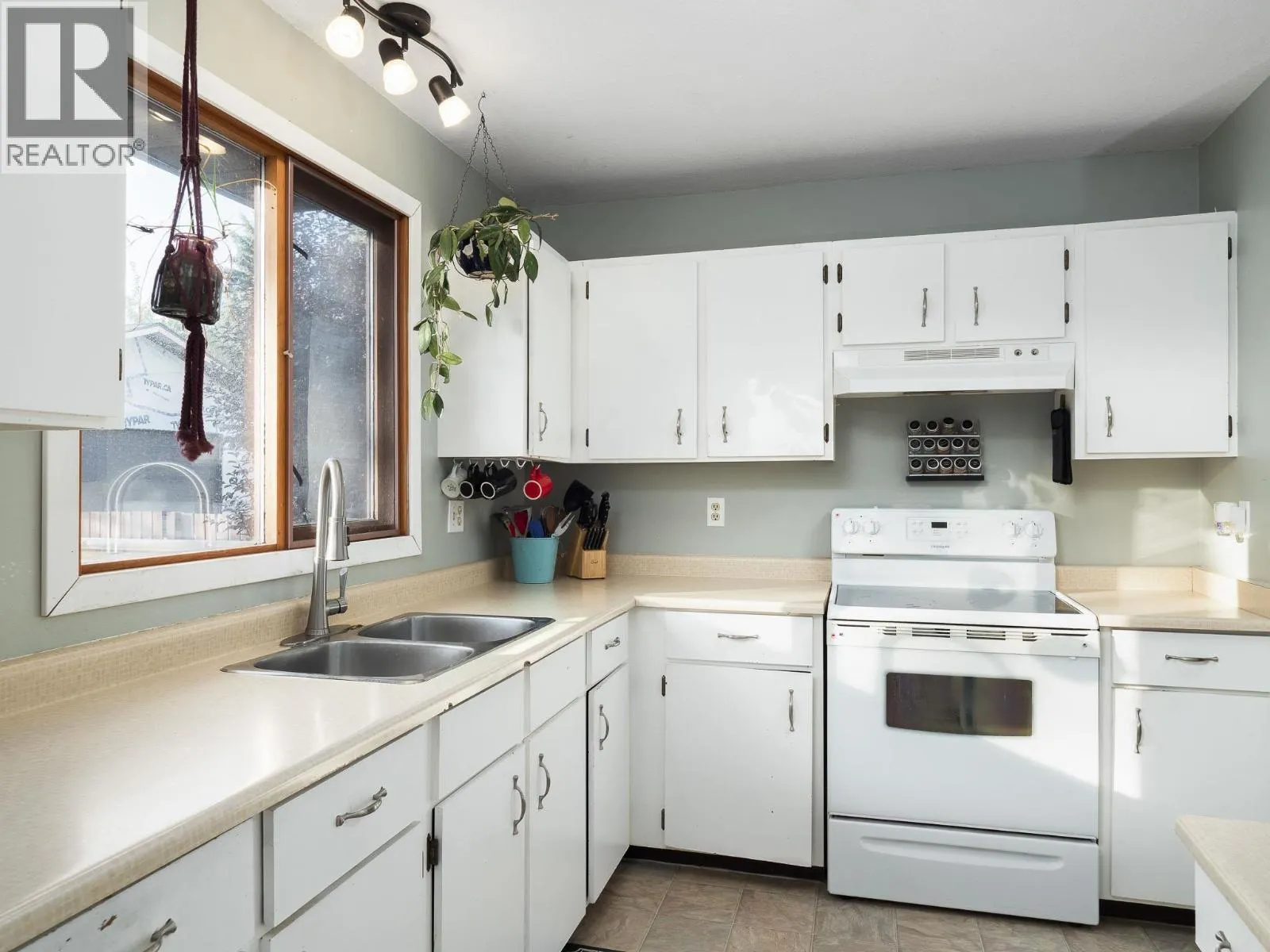 3011 CHRISTOPHER CRESCENT