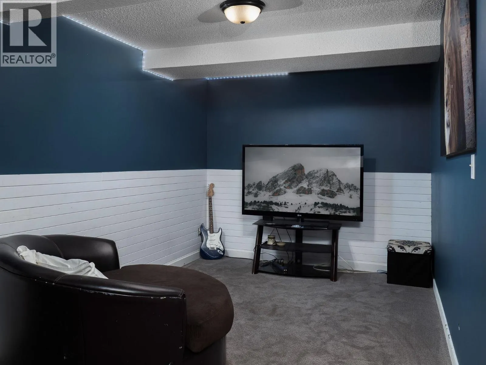 3011 CHRISTOPHER CRESCENT