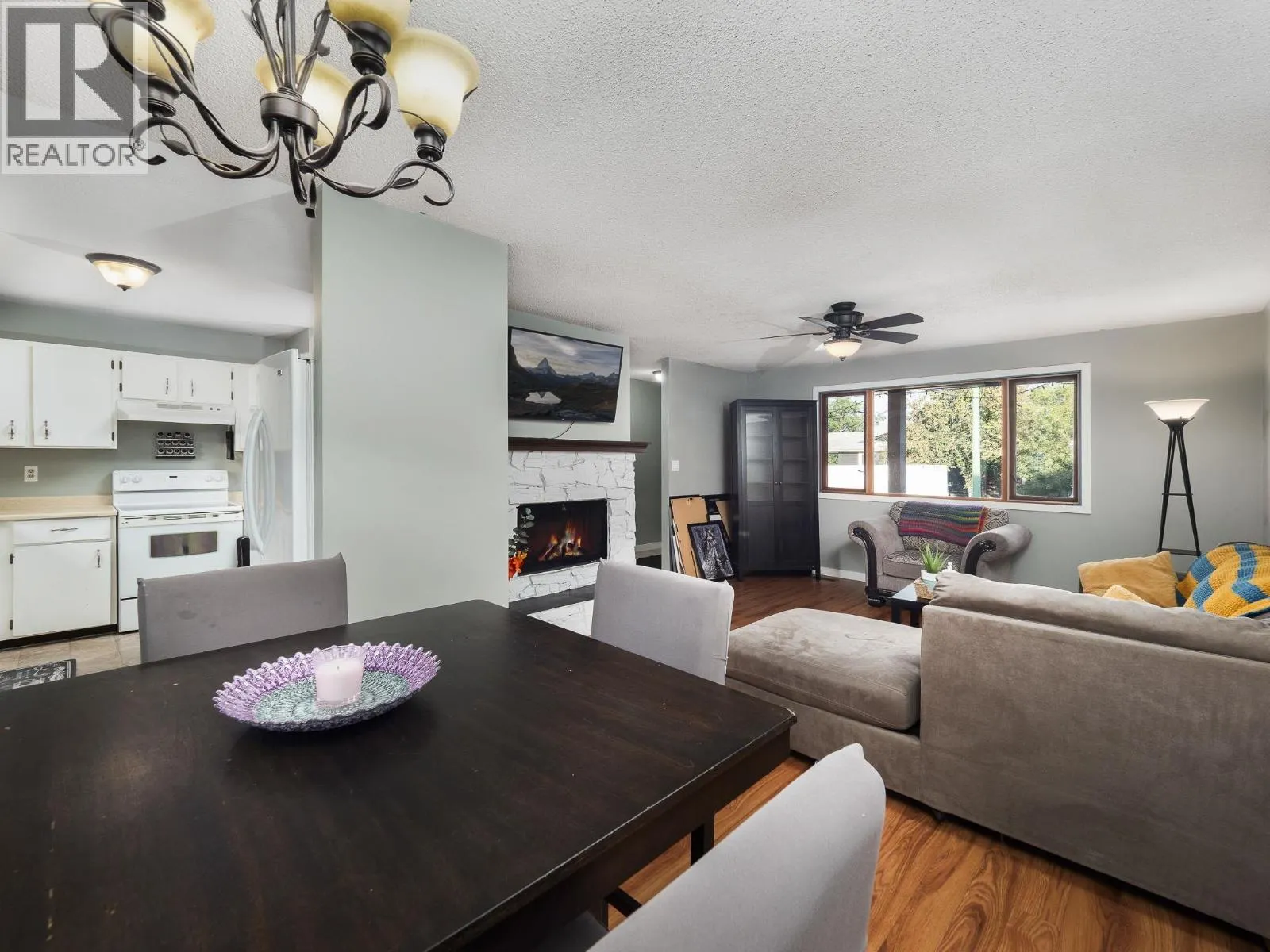 3011 CHRISTOPHER CRESCENT