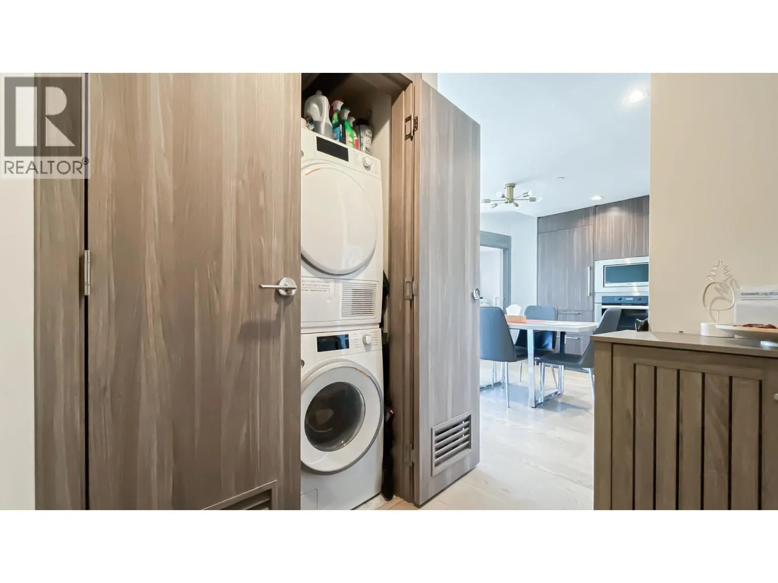 2220 89 NELSON STREET