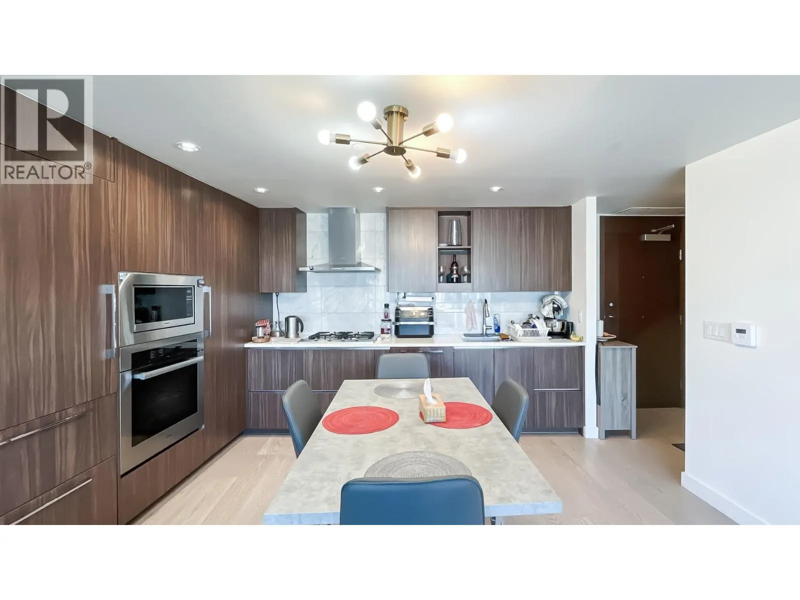 2220 89 NELSON STREET