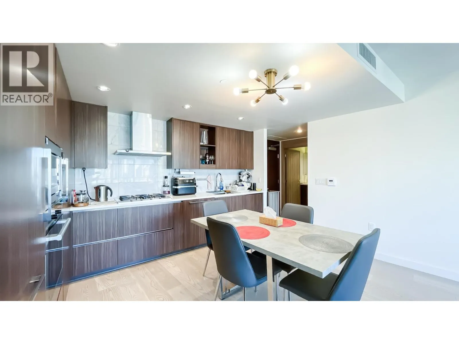 2220 89 NELSON STREET