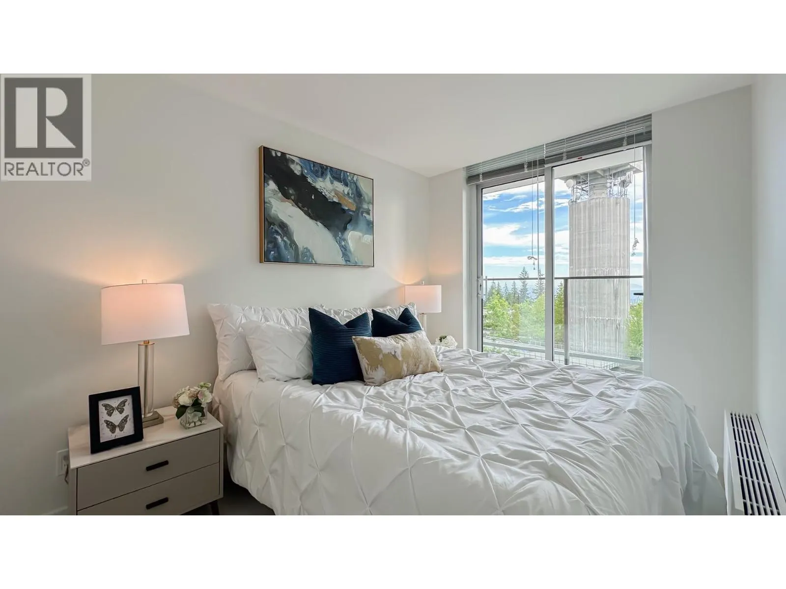 1003 8940 UNIVERSITY CRESCENT