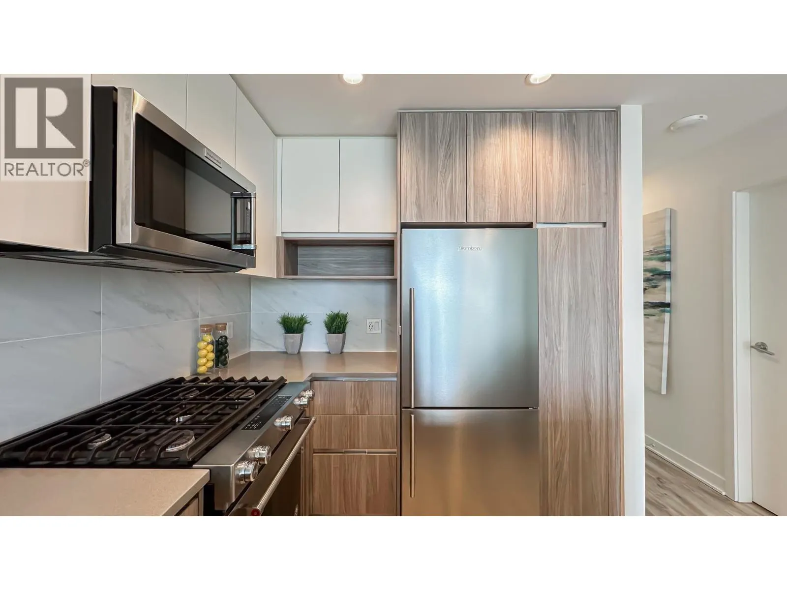 1003 8940 UNIVERSITY CRESCENT