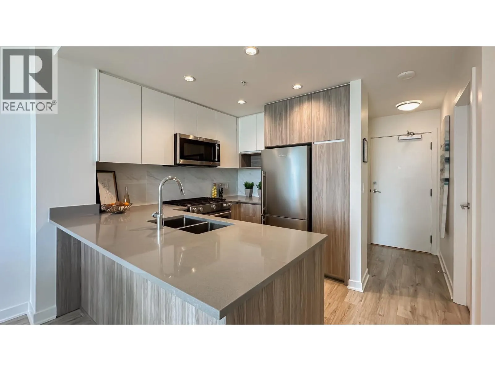 1003 8940 UNIVERSITY CRESCENT