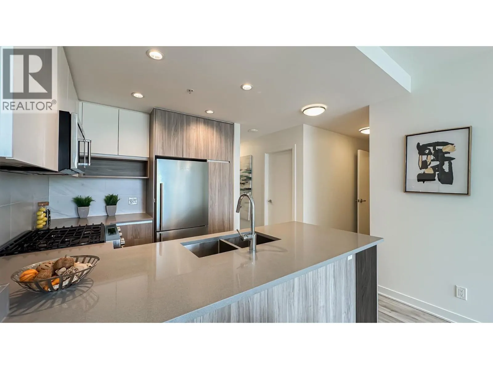 1003 8940 UNIVERSITY CRESCENT