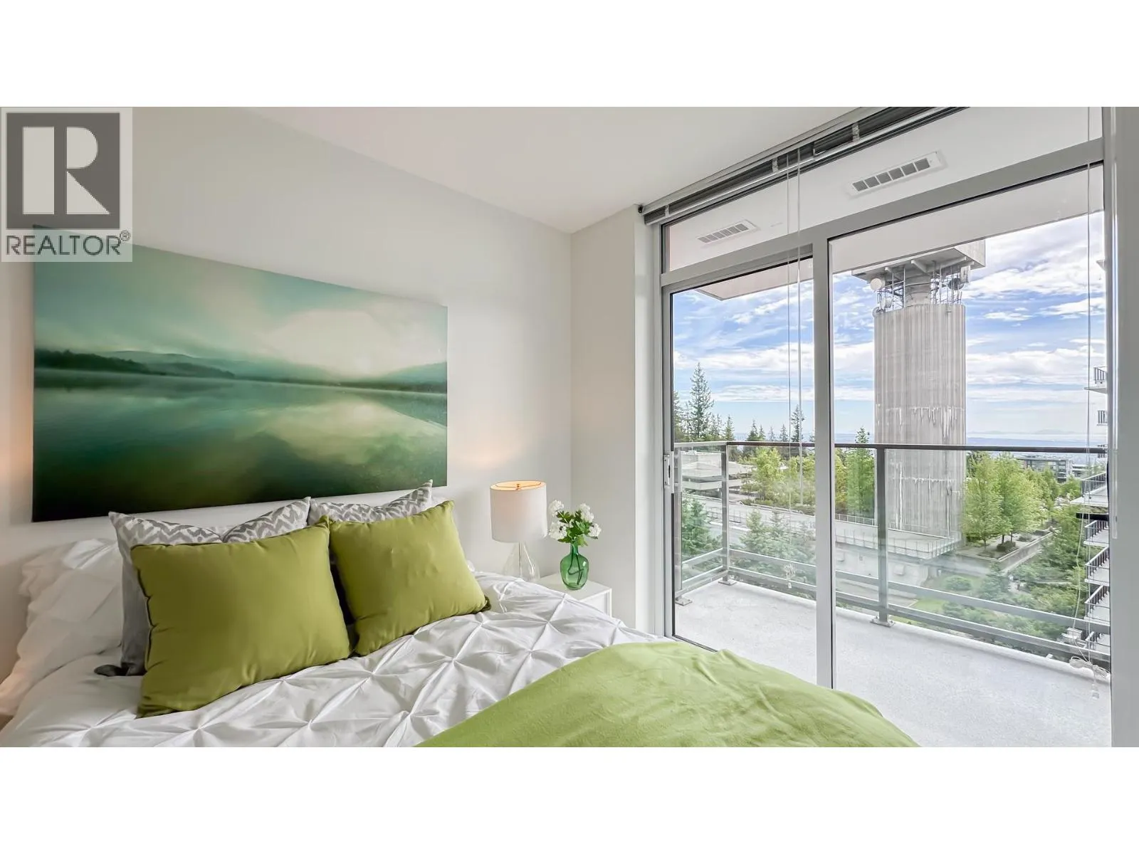 1003 8940 UNIVERSITY CRESCENT