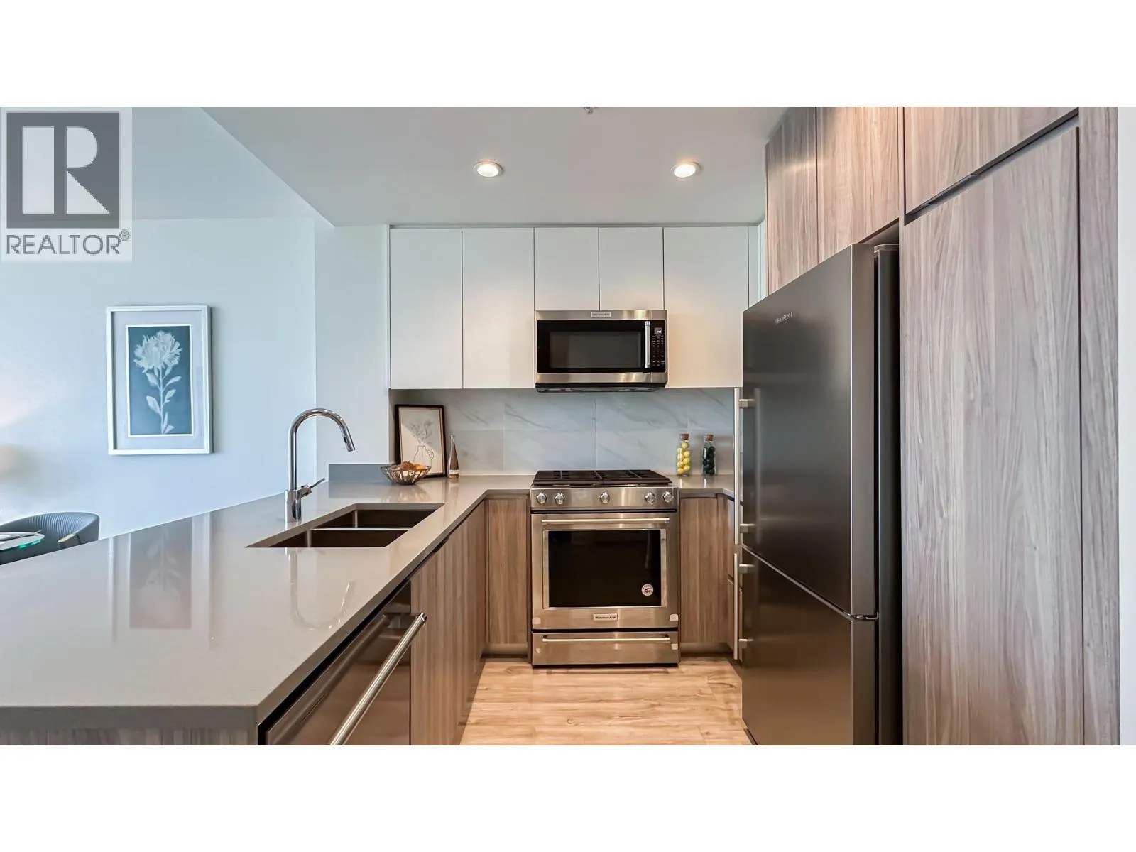 1003 8940 UNIVERSITY CRESCENT