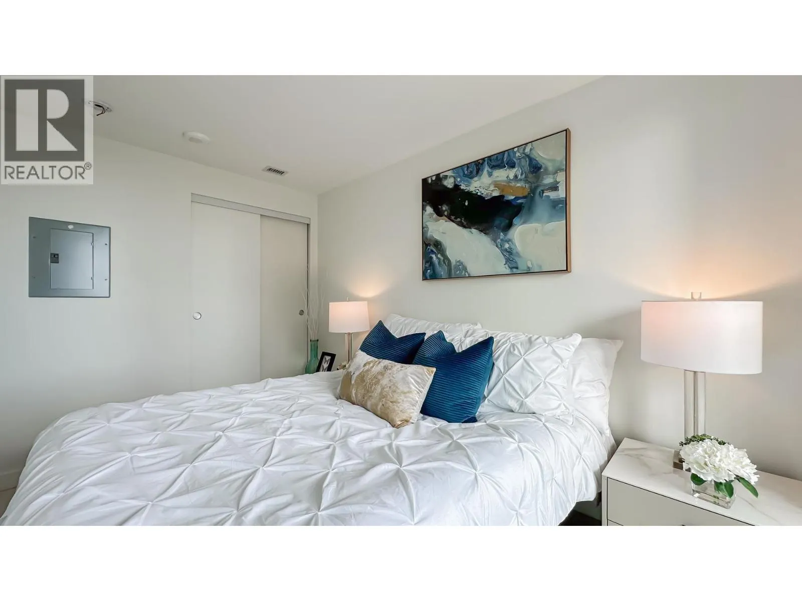 1003 8940 UNIVERSITY CRESCENT