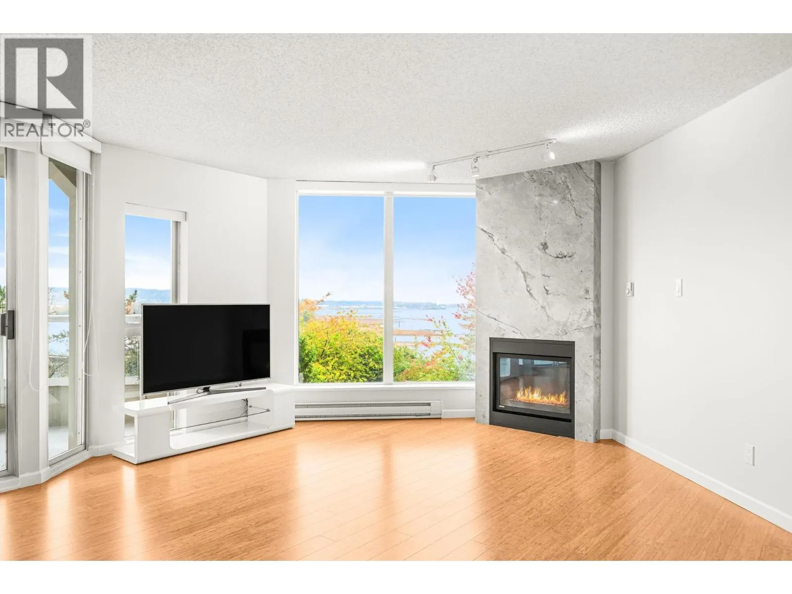 503 69 JAMIESON COURT