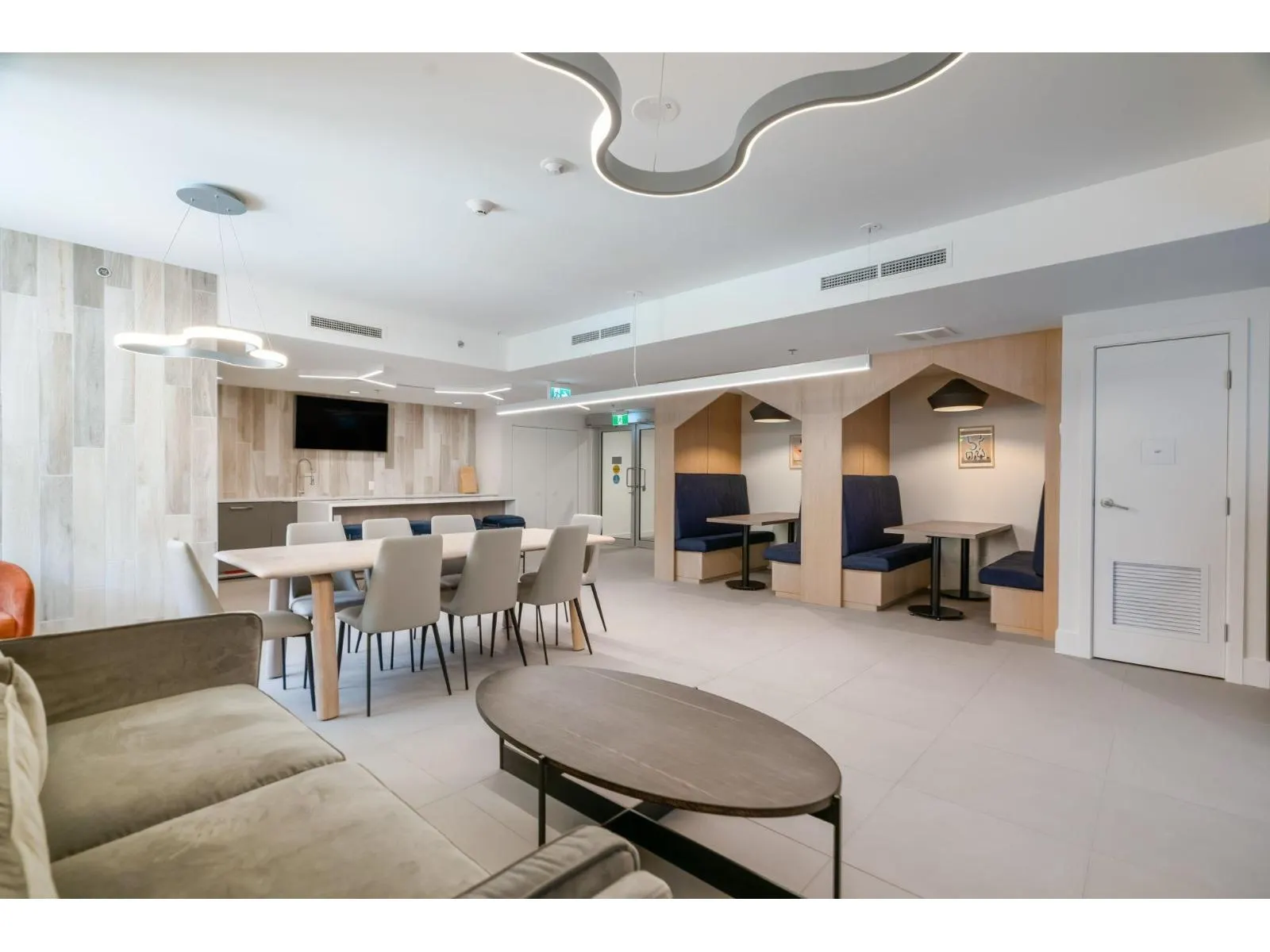 801 13318 104 AVENUE