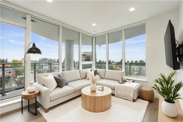 801 13318 104 AVENUE