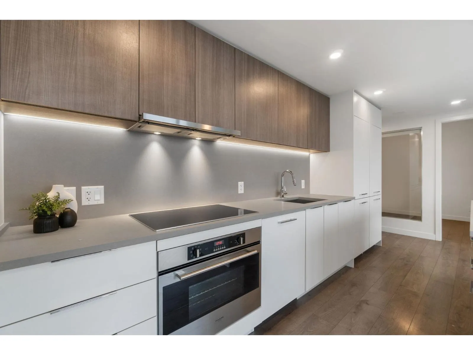 801 13318 104 AVENUE