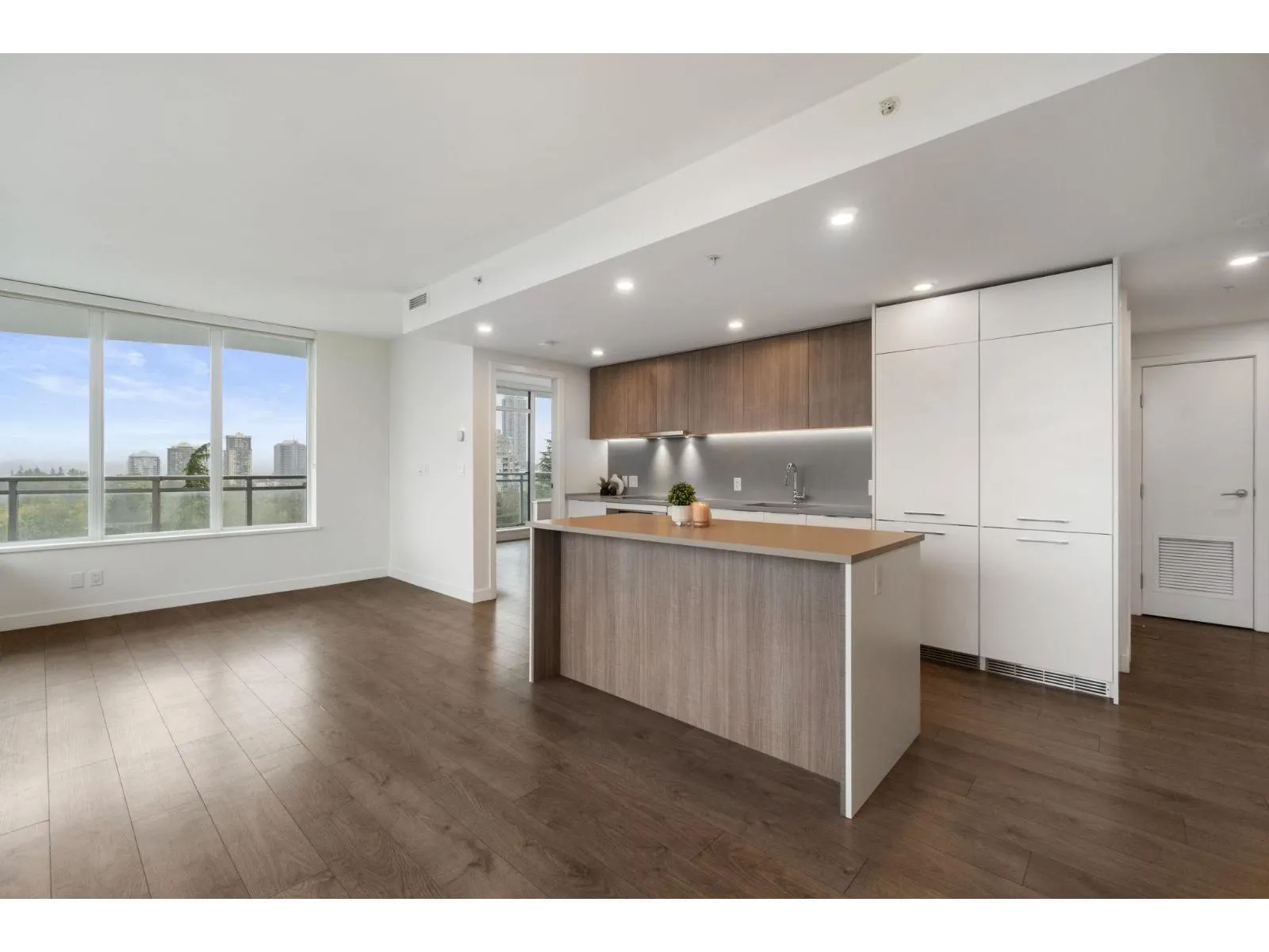 801 13318 104 AVENUE