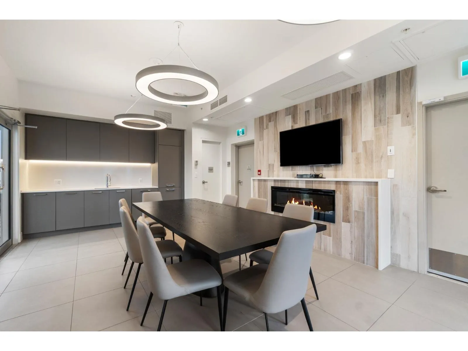 801 13318 104 AVENUE