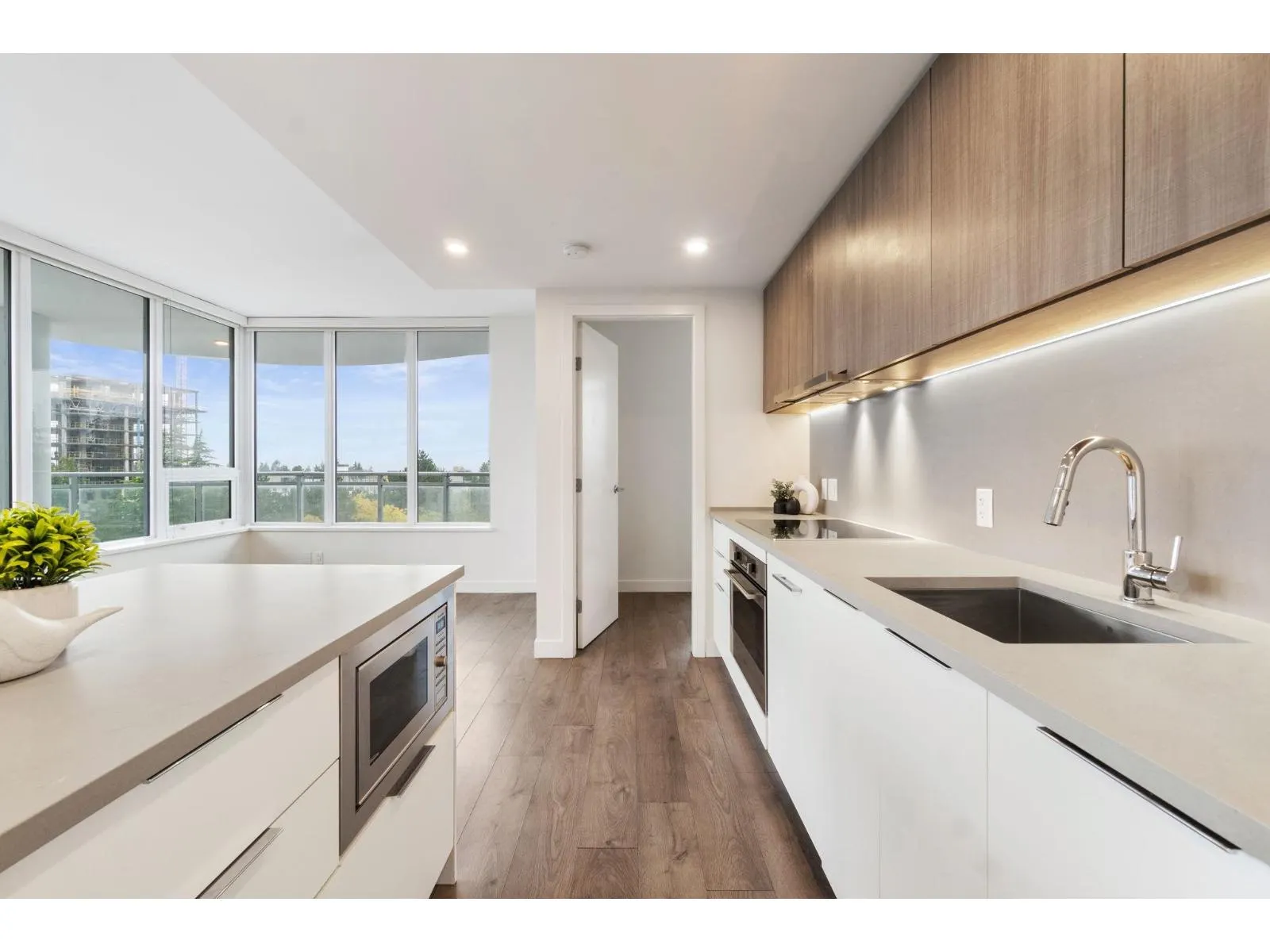 801 13318 104 AVENUE