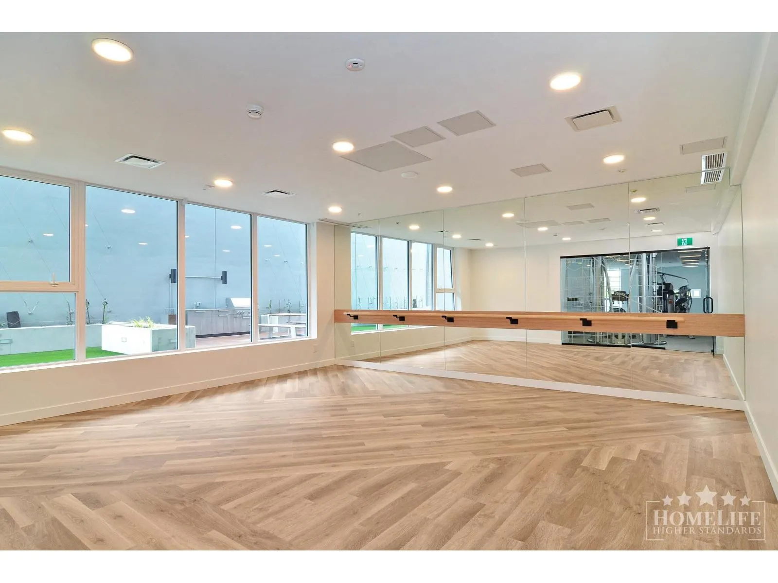 3209 13615 FRASER HIGHWAY