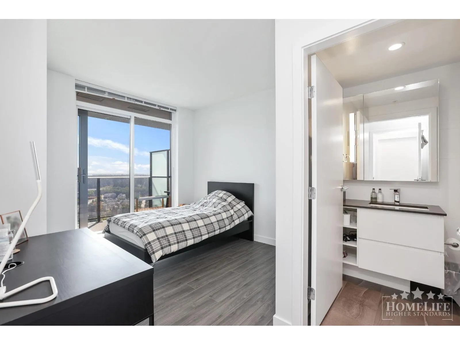 3209 13615 FRASER HIGHWAY