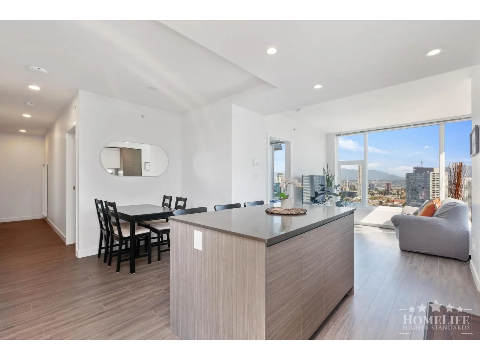 3209 13615 FRASER HIGHWAY