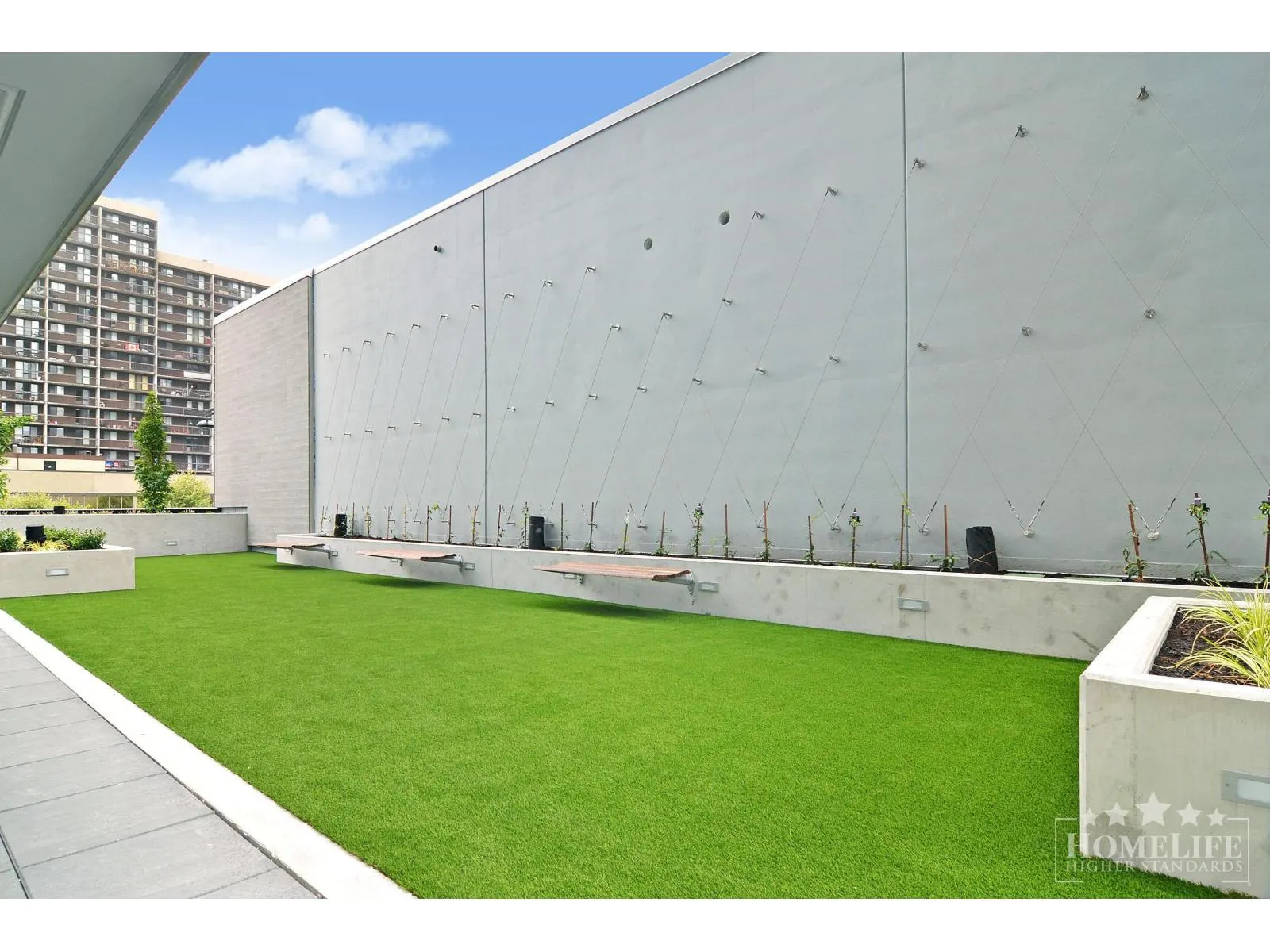 3209 13615 FRASER HIGHWAY