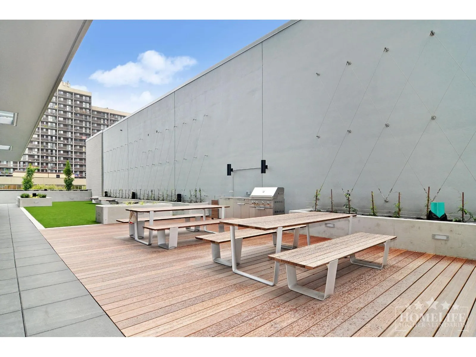 3209 13615 FRASER HIGHWAY