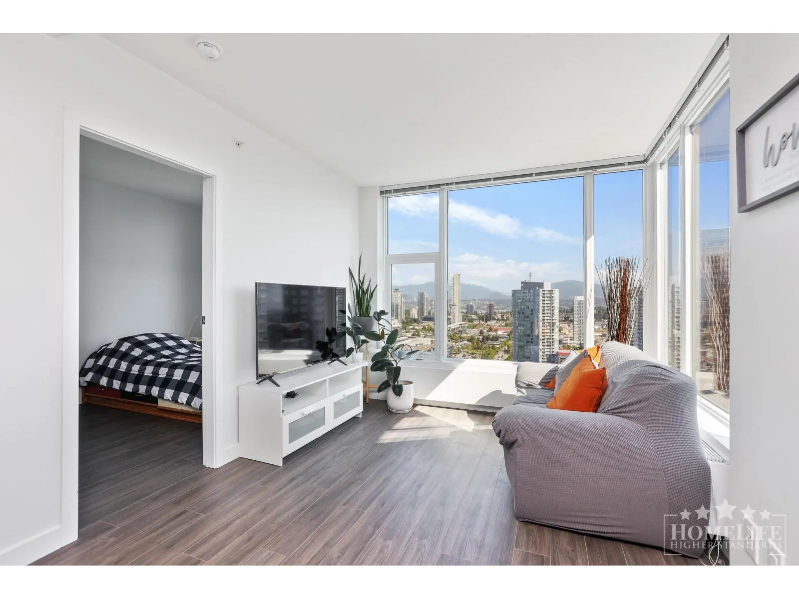 3209 13615 FRASER HIGHWAY