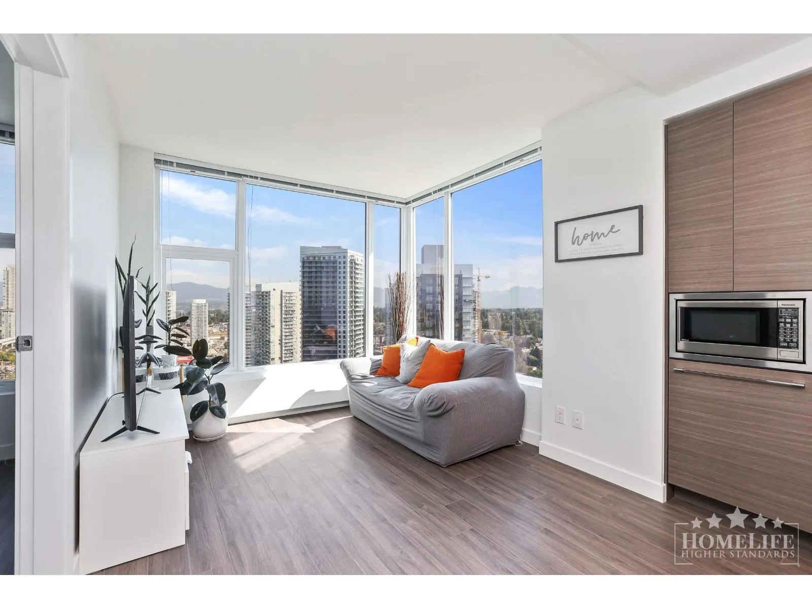 3209 13615 FRASER HIGHWAY