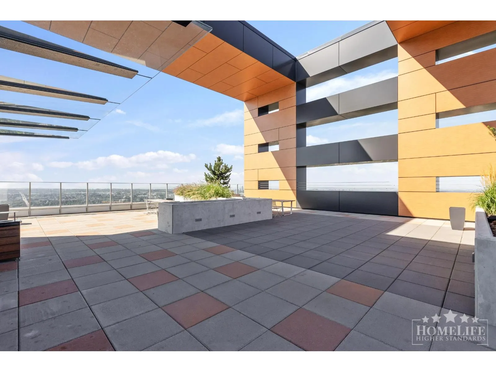 3209 13615 FRASER HIGHWAY