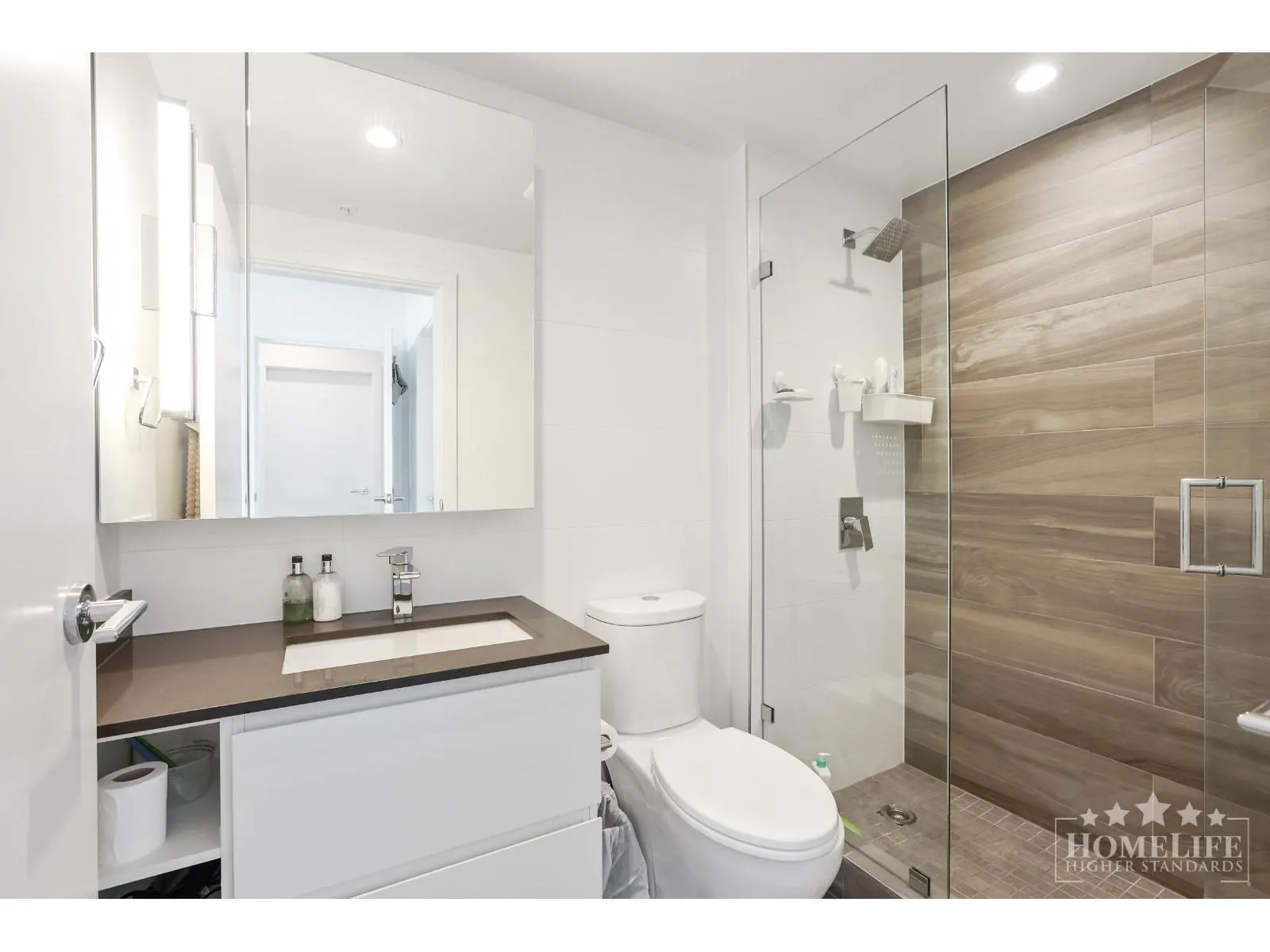 3209 13615 FRASER HIGHWAY