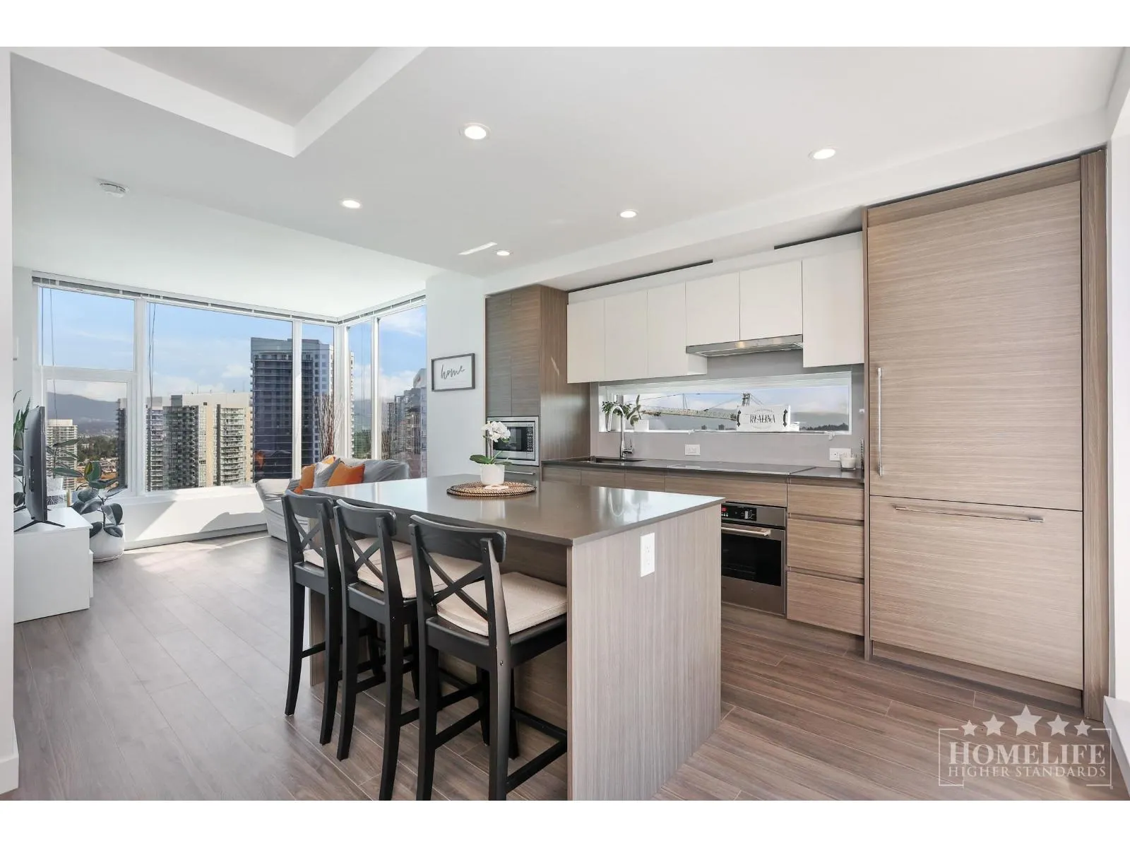 3209 13615 FRASER HIGHWAY