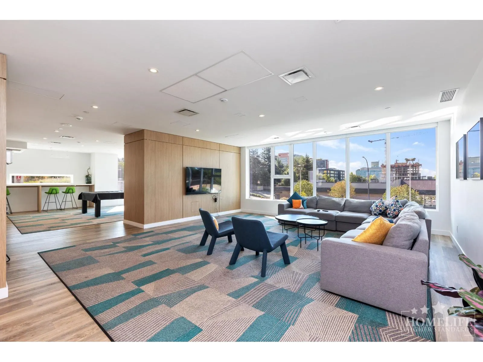 3209 13615 FRASER HIGHWAY