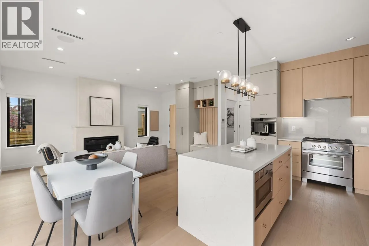 2 2247 PARKER STREET