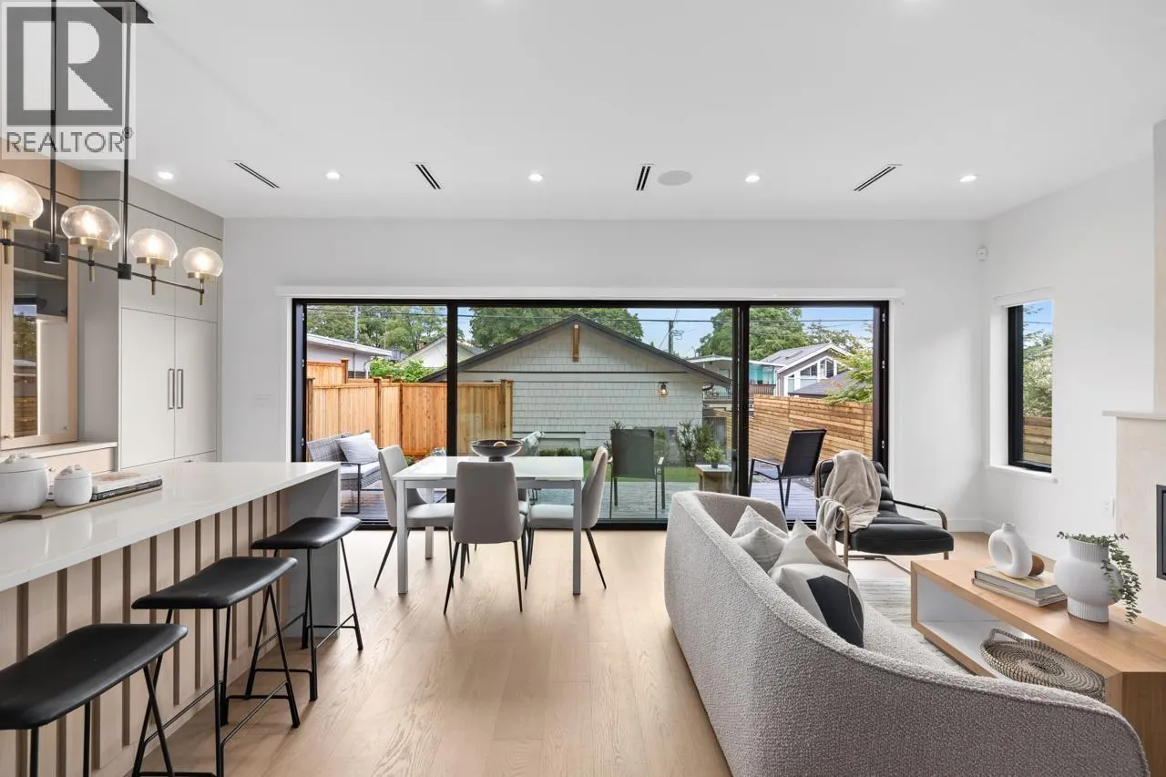 2 2247 PARKER STREET