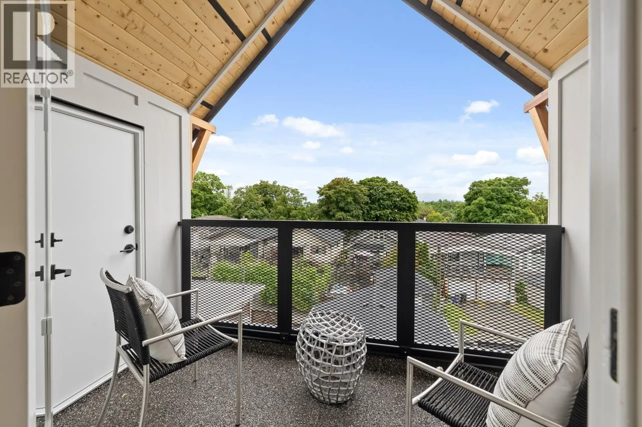 2 2247 PARKER STREET