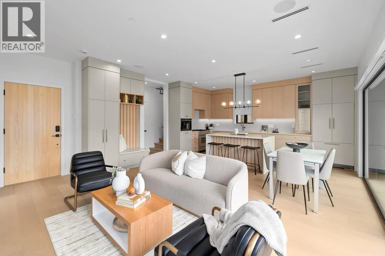 2 2247 PARKER STREET