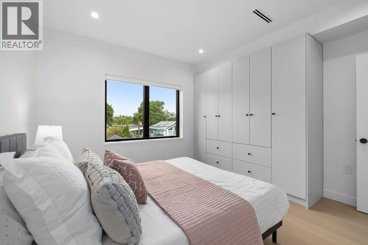 2 2247 PARKER STREET