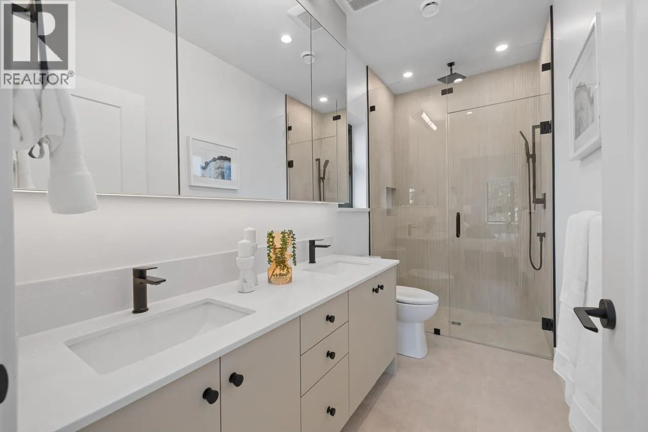 2 2247 PARKER STREET