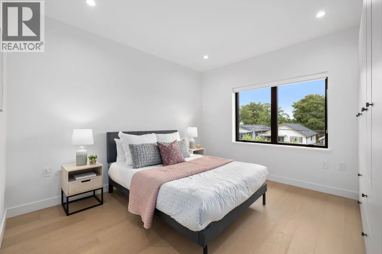 2 2247 PARKER STREET