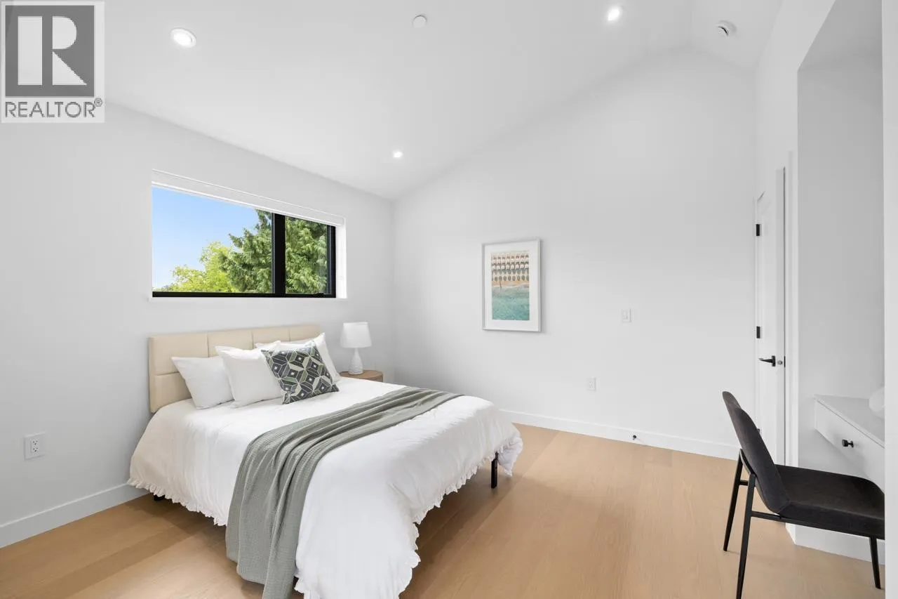 2 2247 PARKER STREET