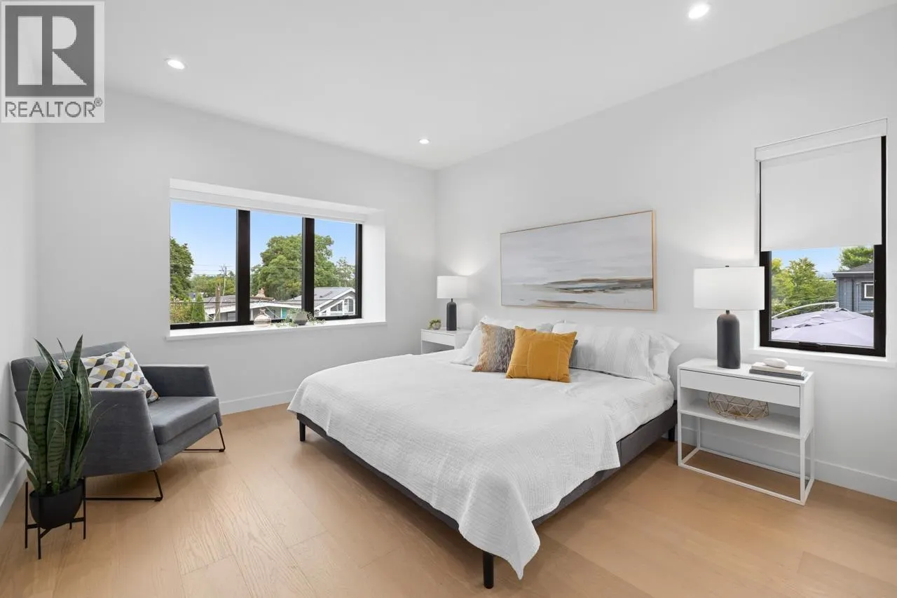 2 2247 PARKER STREET