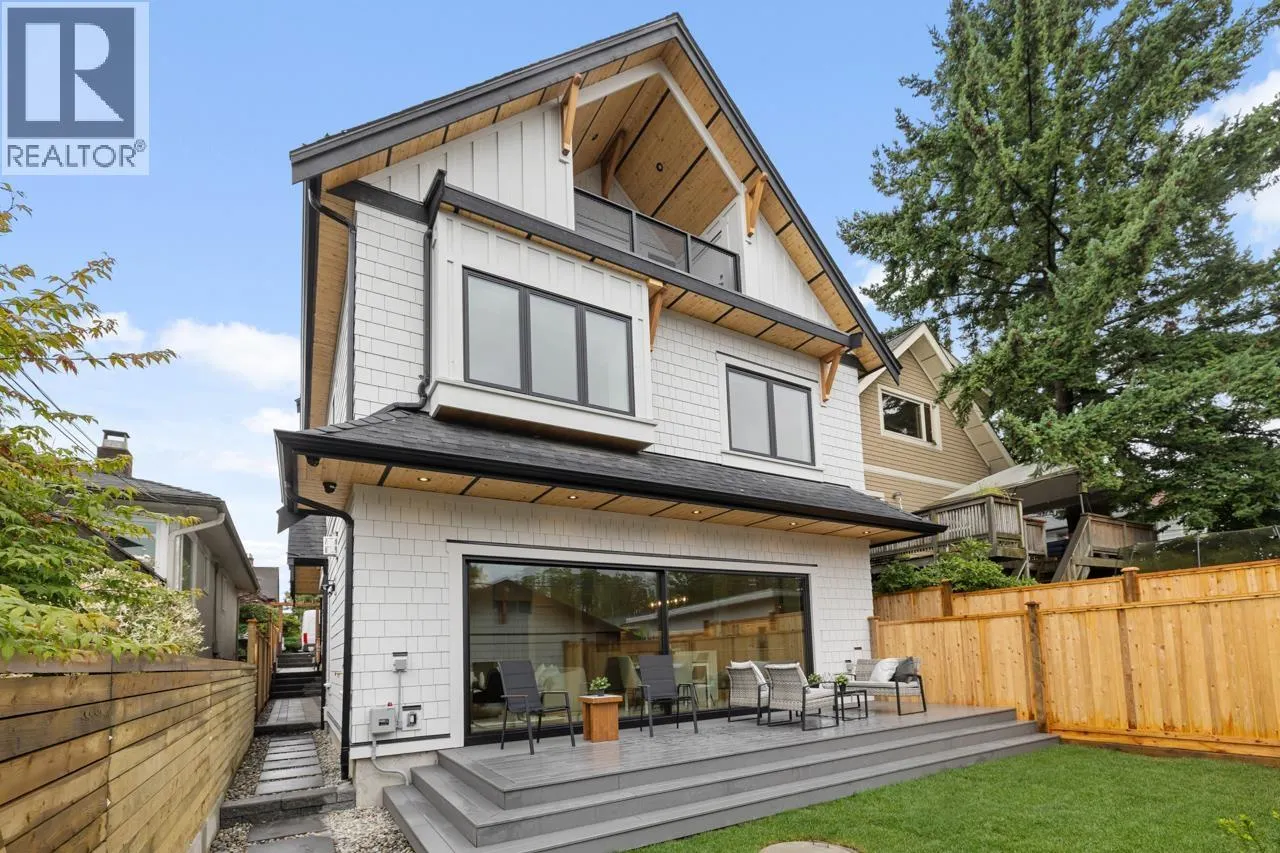 2 2247 PARKER STREET