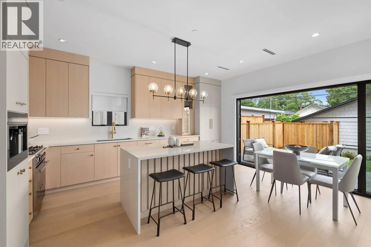 2 2247 PARKER STREET