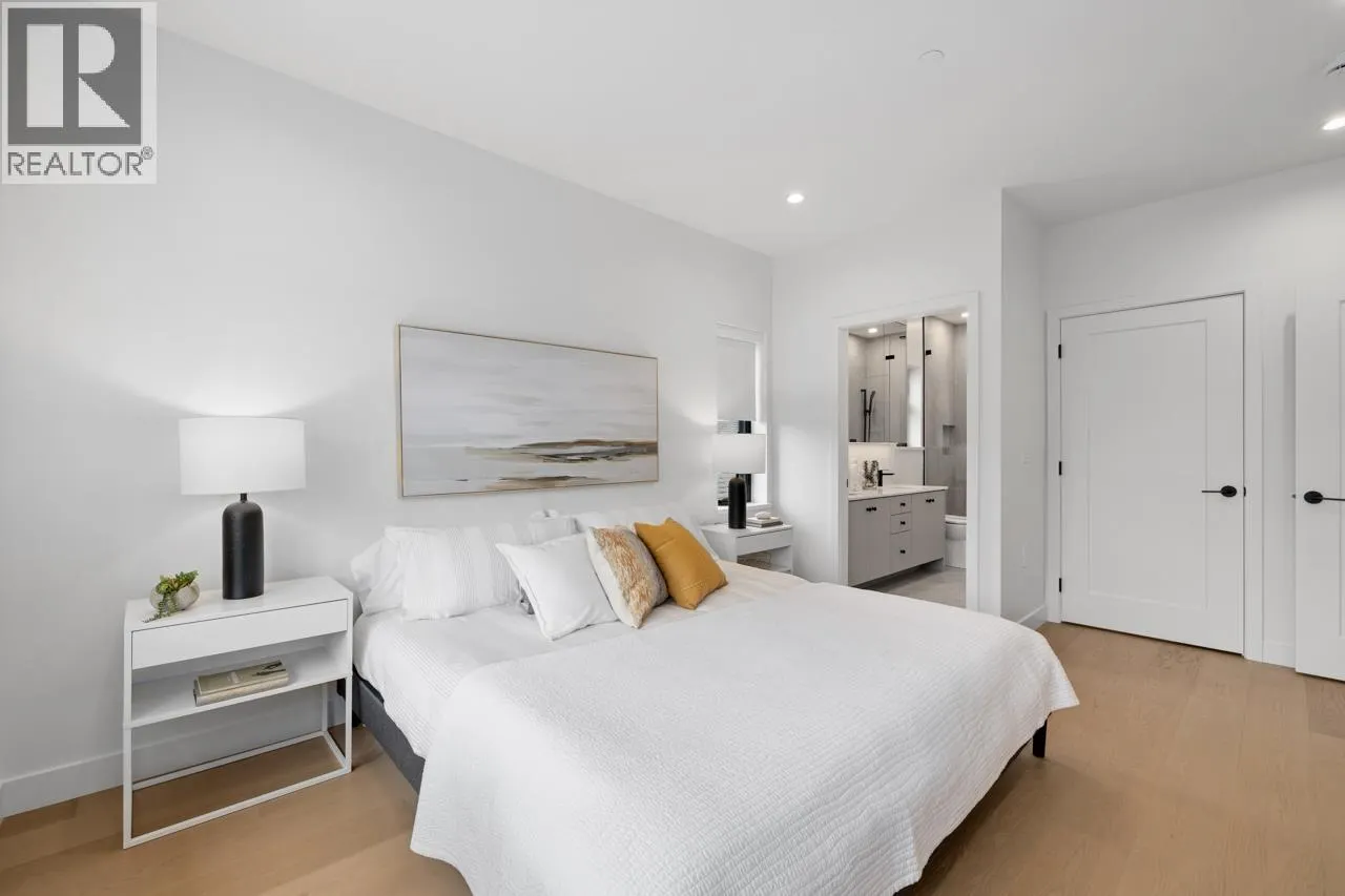 2 2247 PARKER STREET