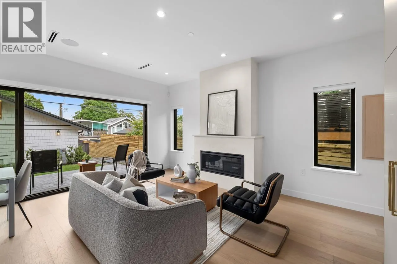 2 2247 PARKER STREET