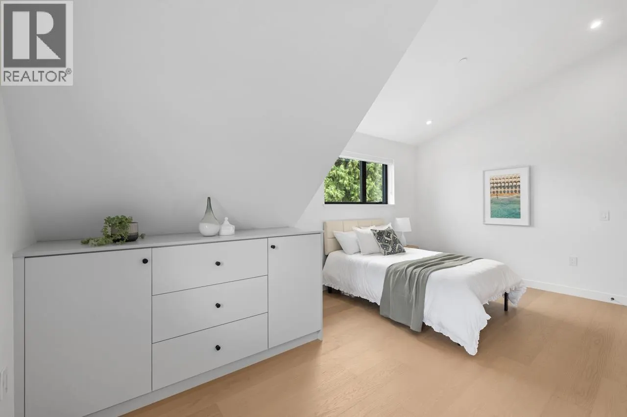 2 2247 PARKER STREET