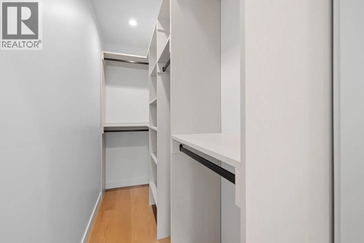 2 2247 PARKER STREET