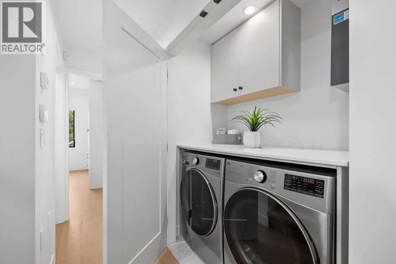 2 2247 PARKER STREET