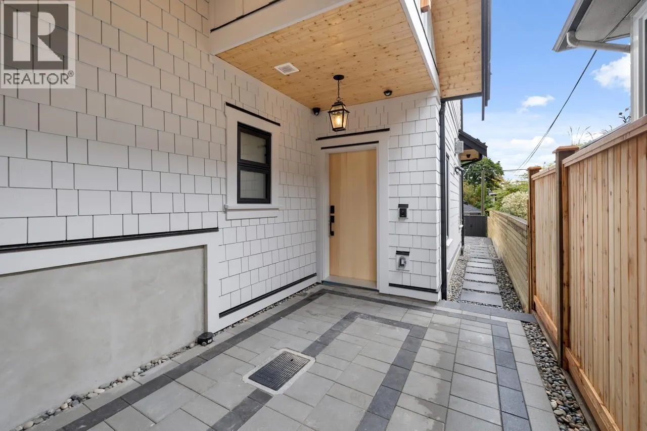 2 2247 PARKER STREET