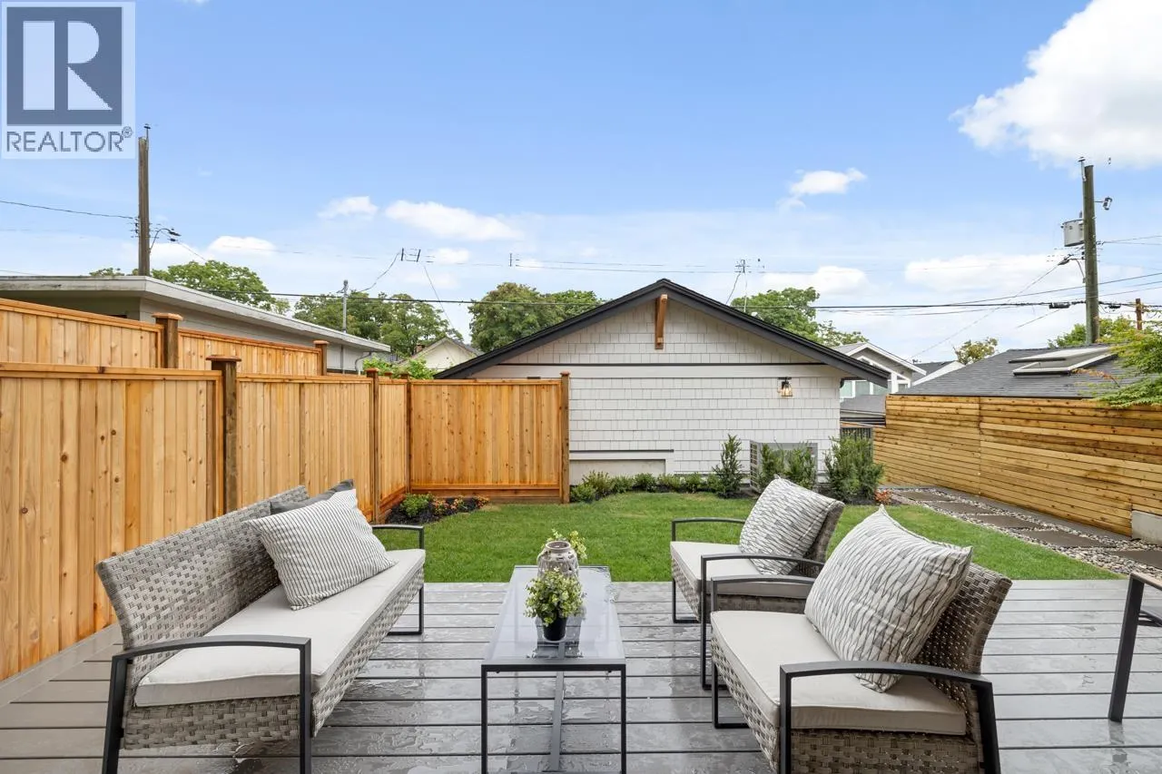 2 2247 PARKER STREET