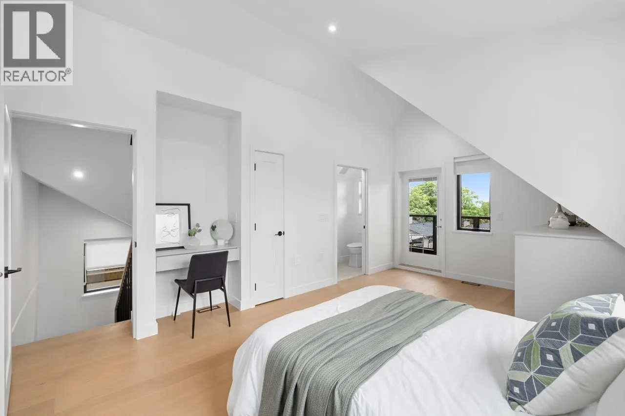 2 2247 PARKER STREET